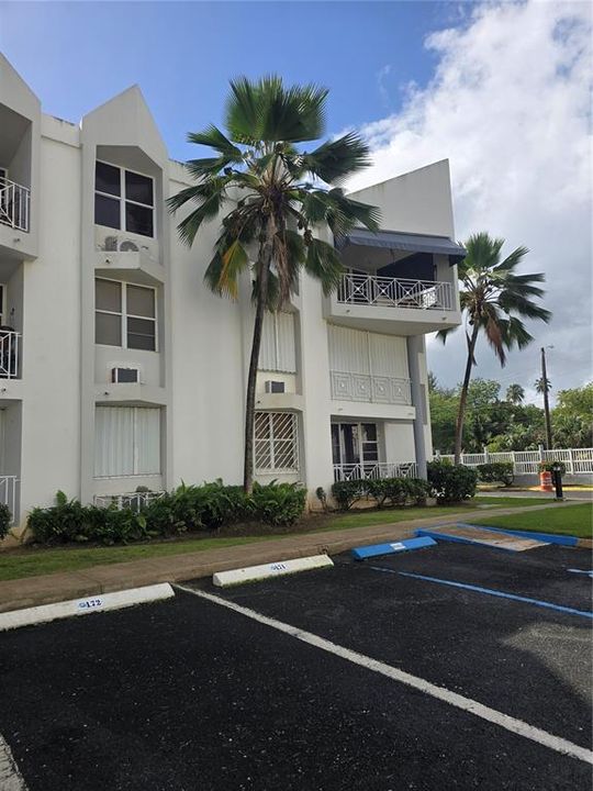 На продажу: $325,000 (2 спален, 2 ванн, 1010 Квадратных фут)