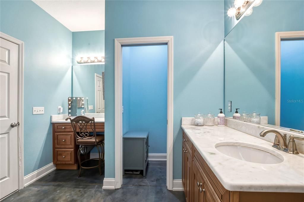 На продажу: $427,900 (4 спален, 4 ванн, 2613 Квадратных фут)