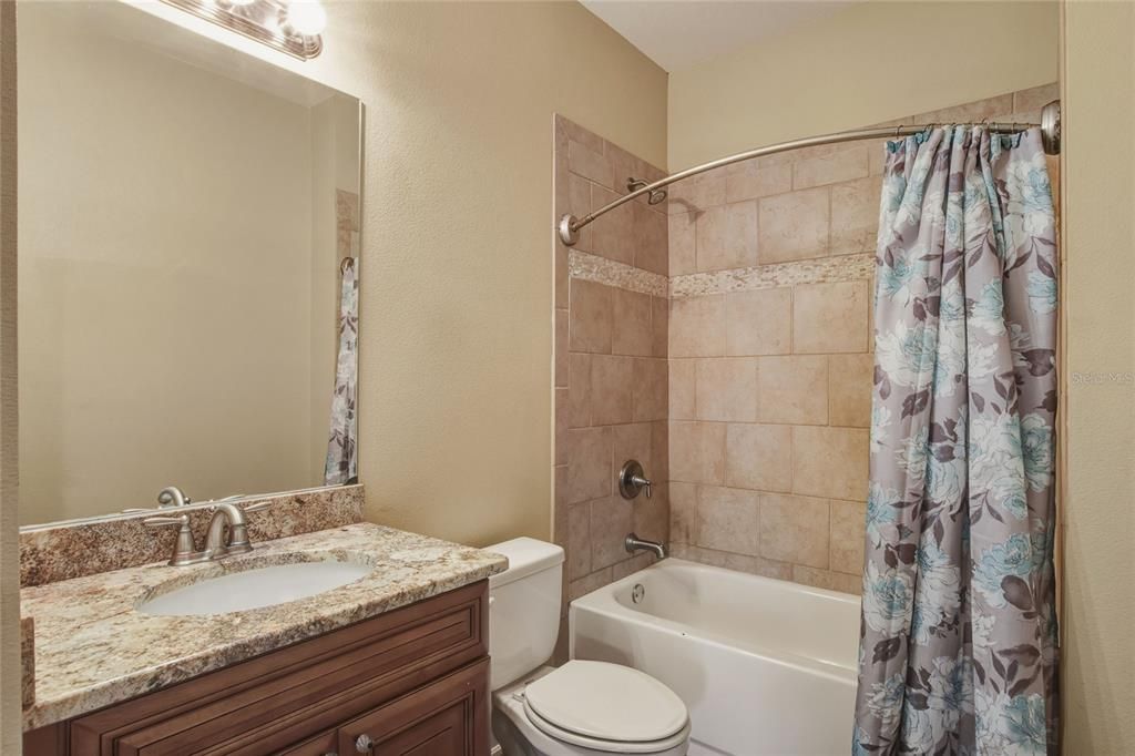 На продажу: $427,900 (4 спален, 4 ванн, 2613 Квадратных фут)