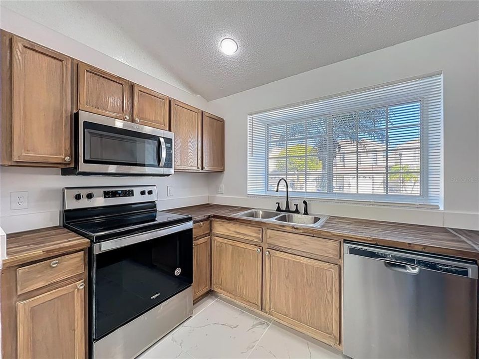 En Venta: $345,600 (3 camas, 2 baños, 1312 Pies cuadrados)