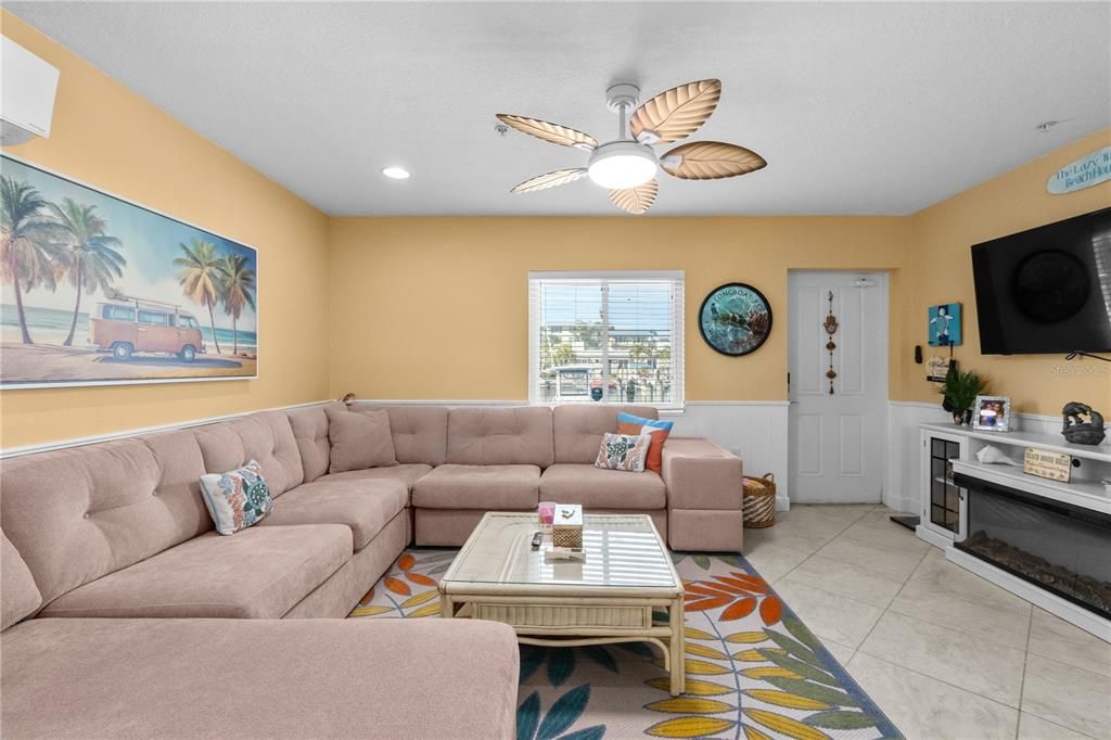 出租: $3,300 (1 贝兹, 1 浴室, 798 平方英尺)