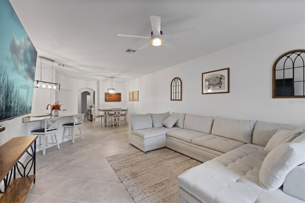 На продажу: $375,000 (2 спален, 2 ванн, 1557 Квадратных фут)