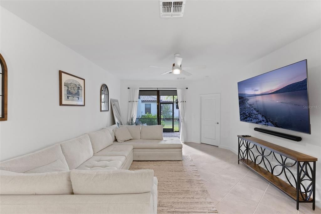 На продажу: $375,000 (2 спален, 2 ванн, 1557 Квадратных фут)