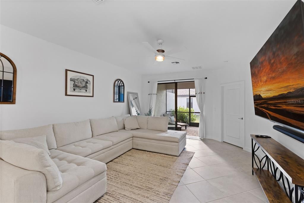 На продажу: $375,000 (2 спален, 2 ванн, 1557 Квадратных фут)