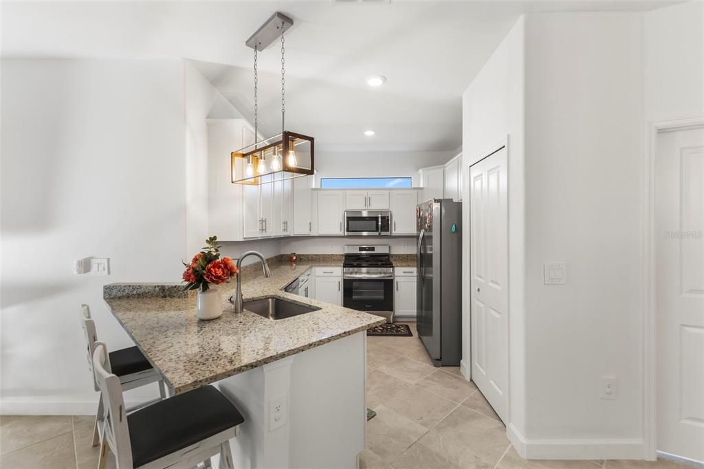 На продажу: $375,000 (2 спален, 2 ванн, 1557 Квадратных фут)