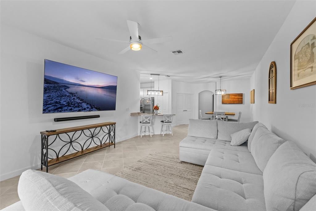 На продажу: $375,000 (2 спален, 2 ванн, 1557 Квадратных фут)