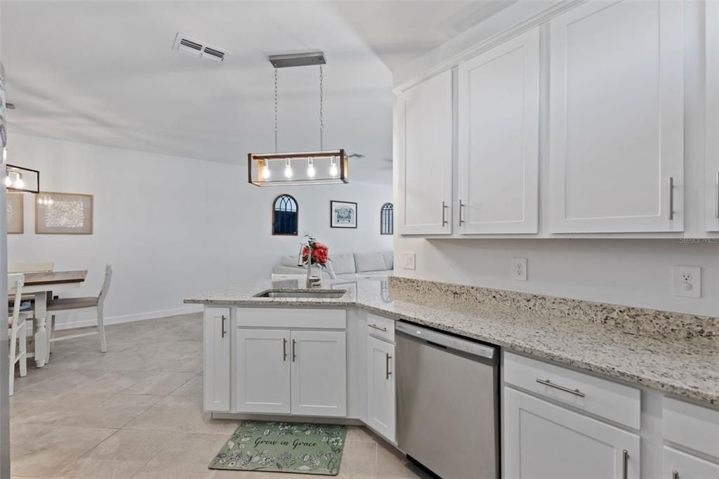 На продажу: $375,000 (2 спален, 2 ванн, 1557 Квадратных фут)