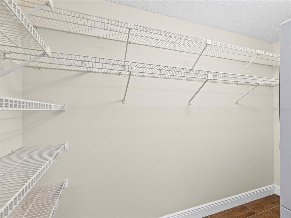 待售: $124,900 (2 贝兹, 1 浴室, 825 平方英尺)