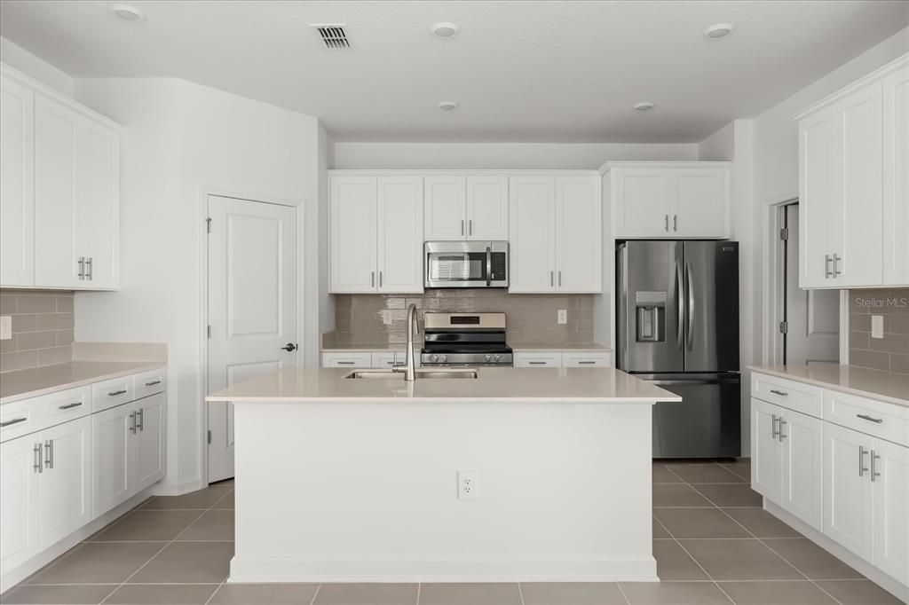 En Renta: $2,950 (4 camas, 3 baños, 2139 Pies cuadrados)