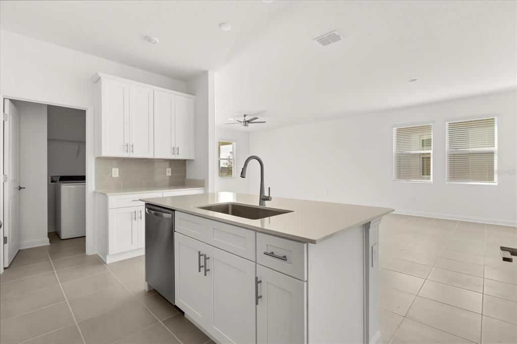 En Renta: $2,950 (4 camas, 3 baños, 2139 Pies cuadrados)