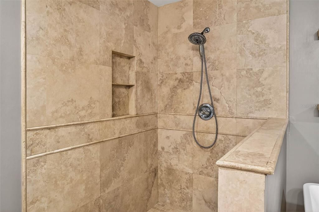 待售: $659,000 (4 贝兹, 2 浴室, 3822 平方英尺)