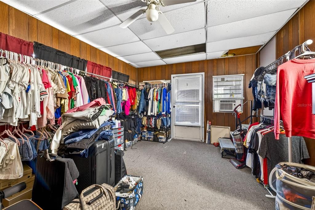 For Sale: $110,000 (2 beds, 1 baths, 720 Square Feet)