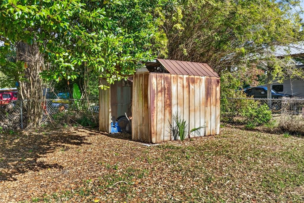 For Sale: $110,000 (2 beds, 1 baths, 720 Square Feet)