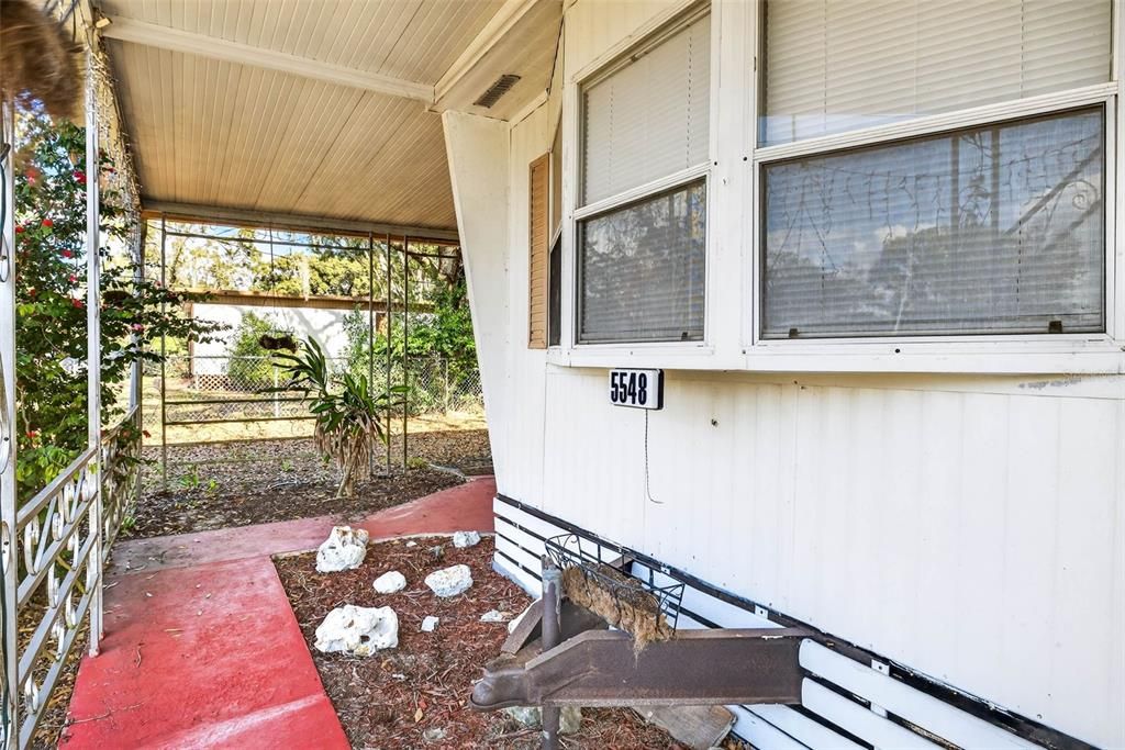 For Sale: $110,000 (2 beds, 1 baths, 720 Square Feet)