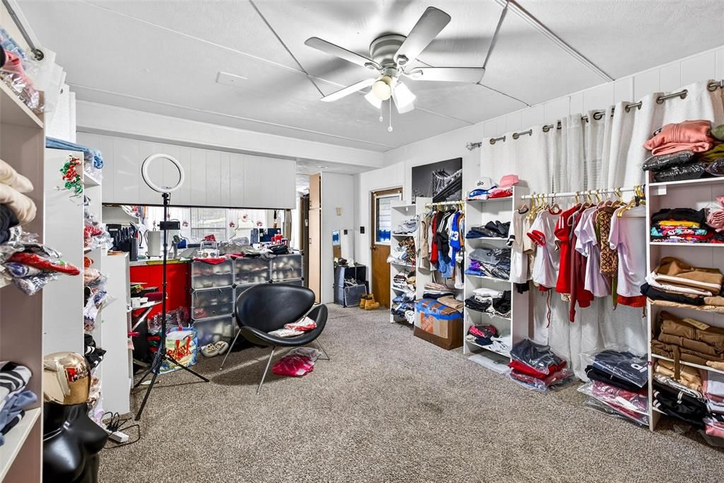 For Sale: $110,000 (2 beds, 1 baths, 720 Square Feet)