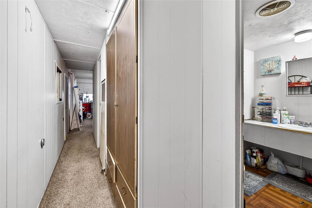 For Sale: $110,000 (2 beds, 1 baths, 720 Square Feet)