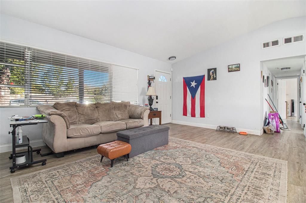 For Sale: $365,000 (3 beds, 2 baths, 1573 Square Feet)