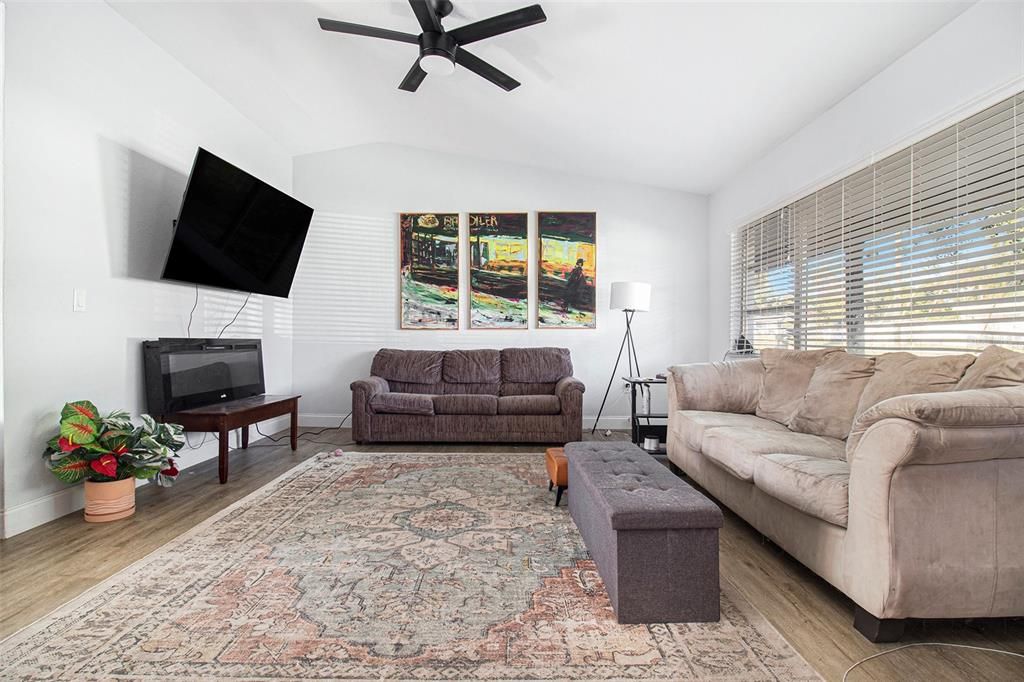 For Sale: $365,000 (3 beds, 2 baths, 1573 Square Feet)