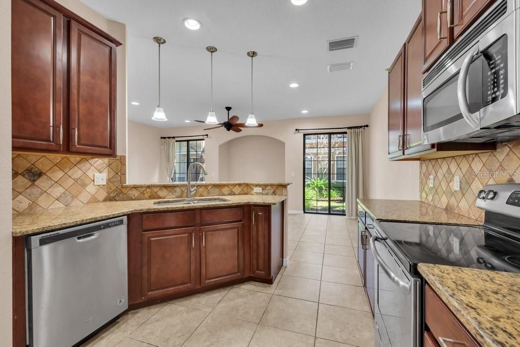 待售: $325,000 (3 贝兹, 2 浴室, 1760 平方英尺)