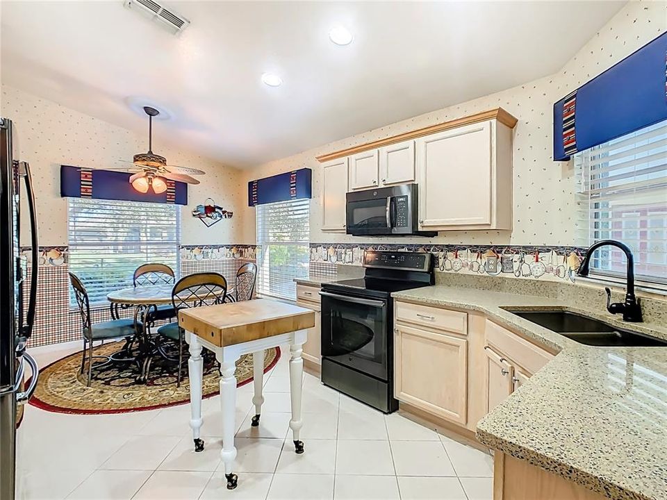 На продажу: $280,000 (2 спален, 2 ванн, 1512 Квадратных фут)