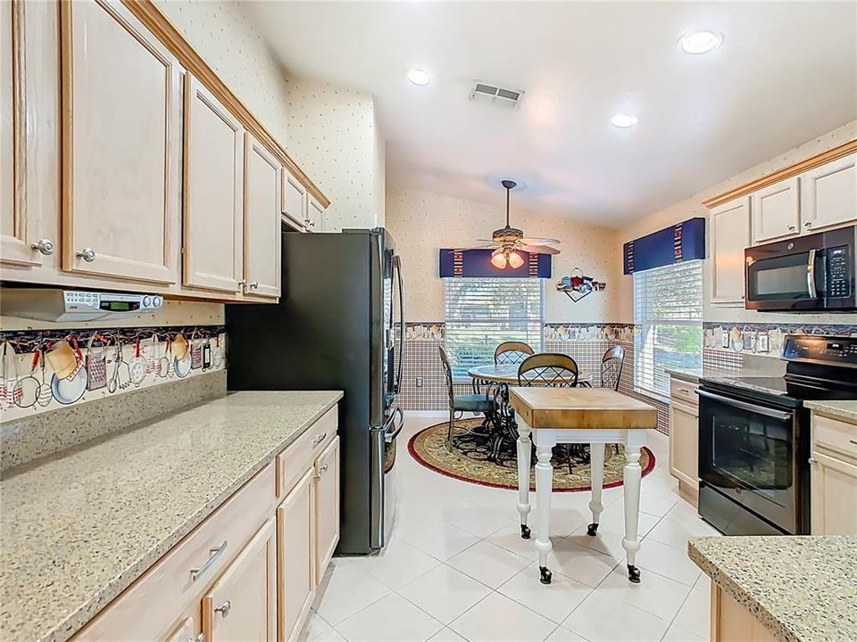 На продажу: $280,000 (2 спален, 2 ванн, 1512 Квадратных фут)