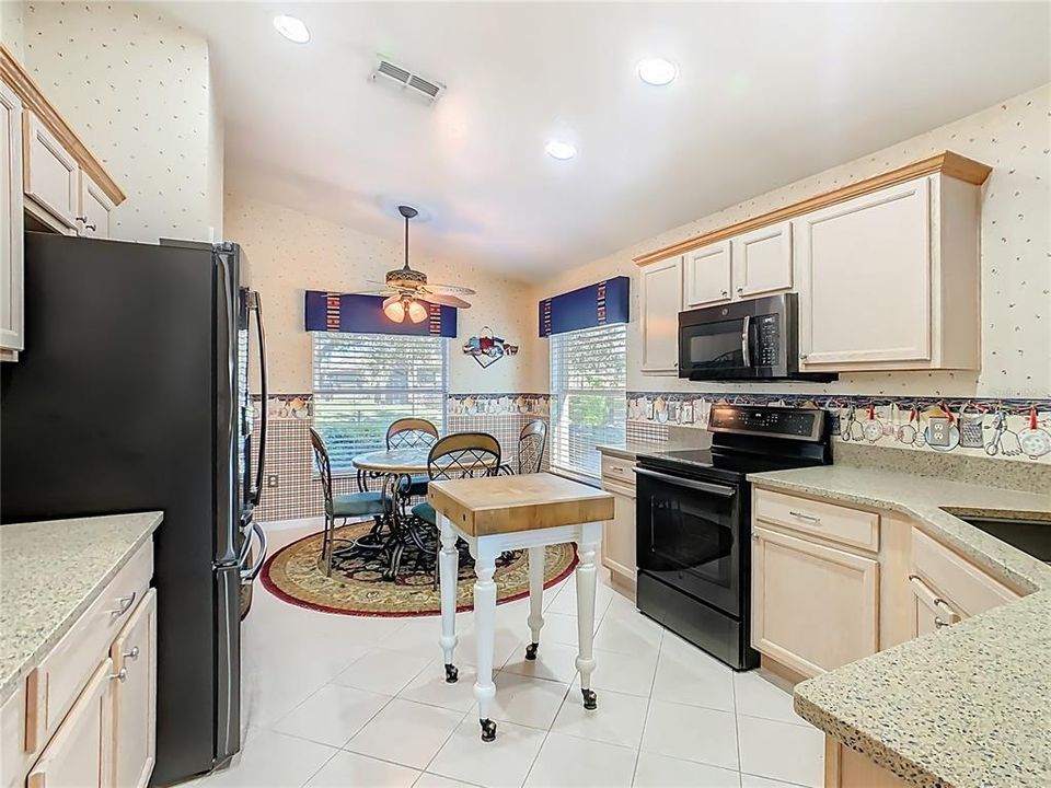 На продажу: $280,000 (2 спален, 2 ванн, 1512 Квадратных фут)