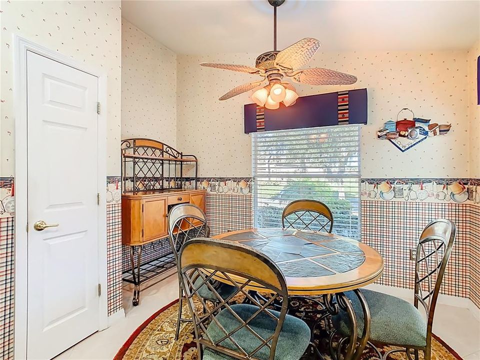 На продажу: $280,000 (2 спален, 2 ванн, 1512 Квадратных фут)