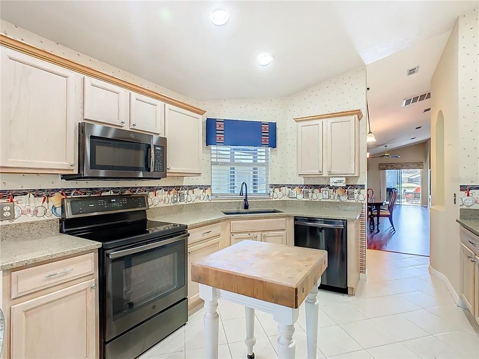 На продажу: $280,000 (2 спален, 2 ванн, 1512 Квадратных фут)