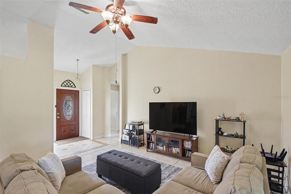 For Sale: $295,000 (3 beds, 2 baths, 1436 Square Feet)