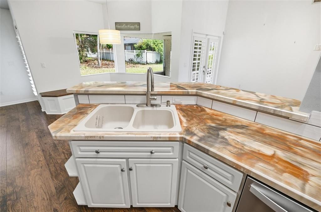 For Rent: $2,600 (3 beds, 2 baths, 2033 Square Feet)