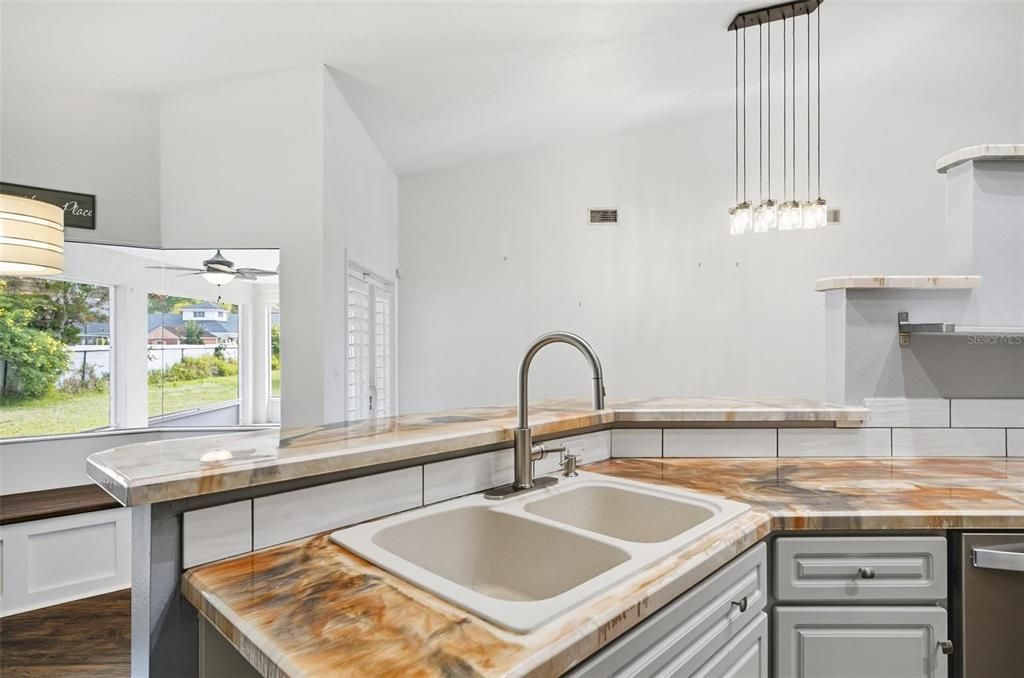 For Rent: $2,600 (3 beds, 2 baths, 2033 Square Feet)