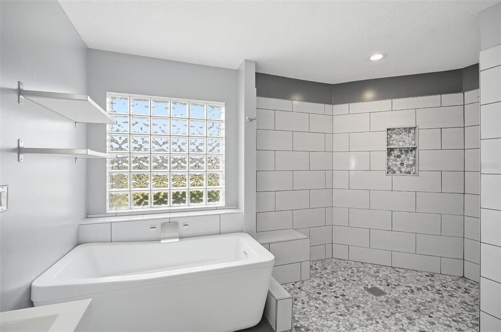 For Rent: $2,600 (3 beds, 2 baths, 2033 Square Feet)