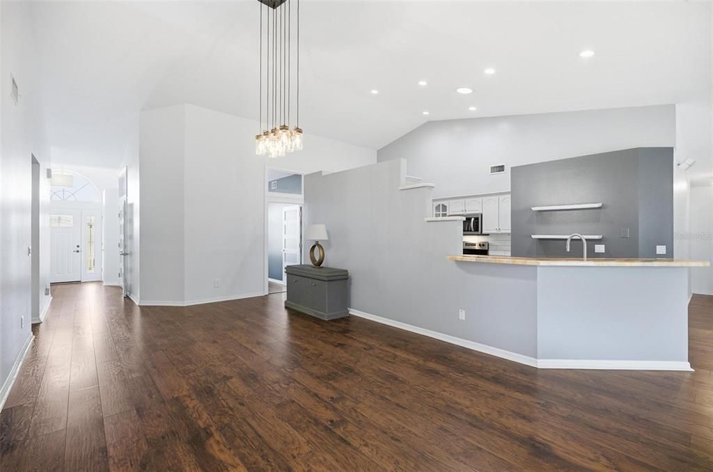 For Rent: $2,600 (3 beds, 2 baths, 2033 Square Feet)