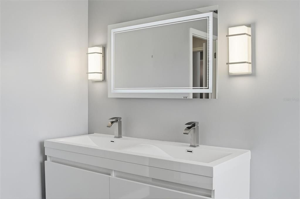 For Rent: $2,600 (3 beds, 2 baths, 2033 Square Feet)