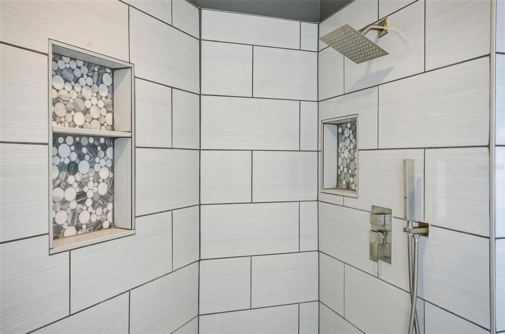 For Rent: $2,600 (3 beds, 2 baths, 2033 Square Feet)