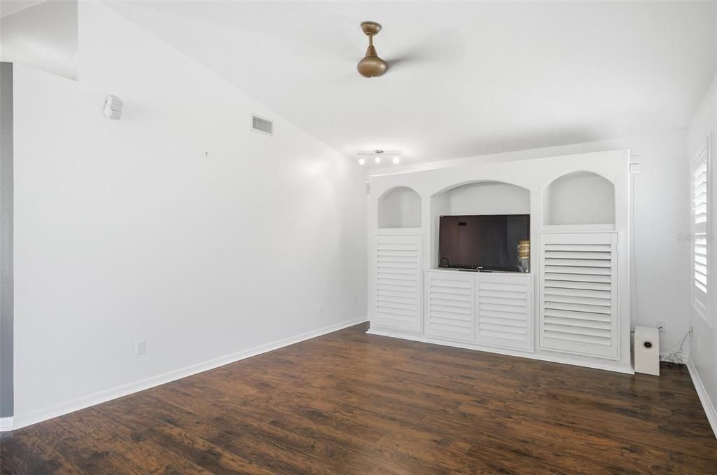 For Rent: $2,600 (3 beds, 2 baths, 2033 Square Feet)