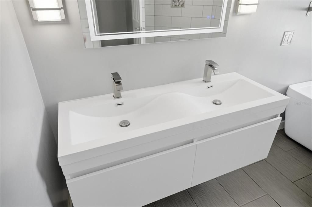 For Rent: $2,600 (3 beds, 2 baths, 2033 Square Feet)