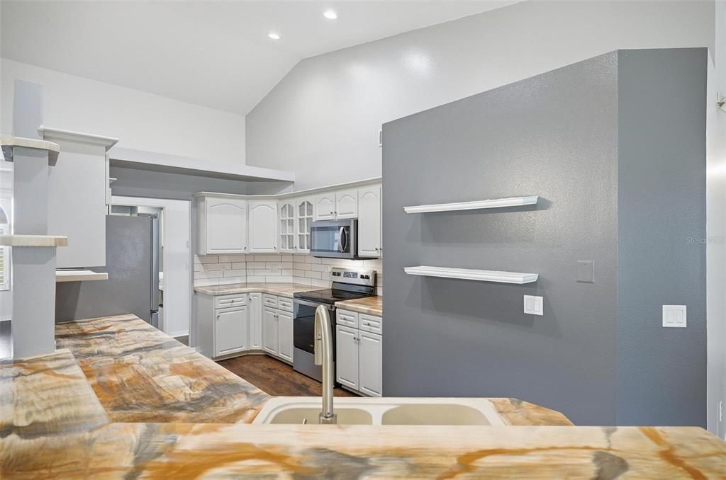 For Rent: $2,600 (3 beds, 2 baths, 2033 Square Feet)