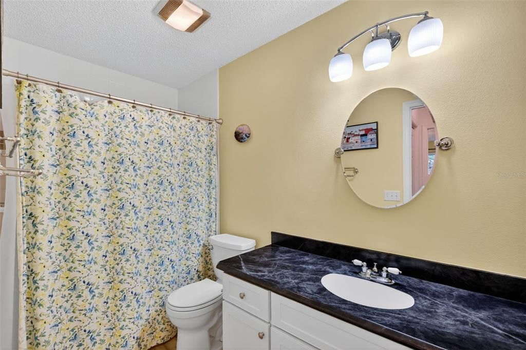 待售: $350,000 (2 贝兹, 2 浴室, 1248 平方英尺)