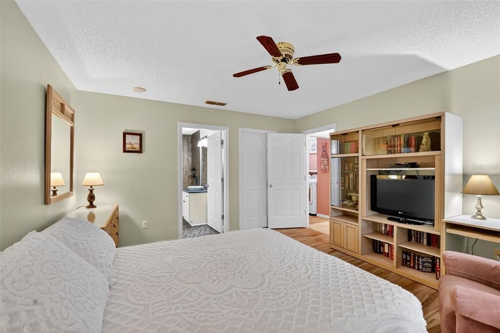 待售: $350,000 (2 贝兹, 2 浴室, 1248 平方英尺)