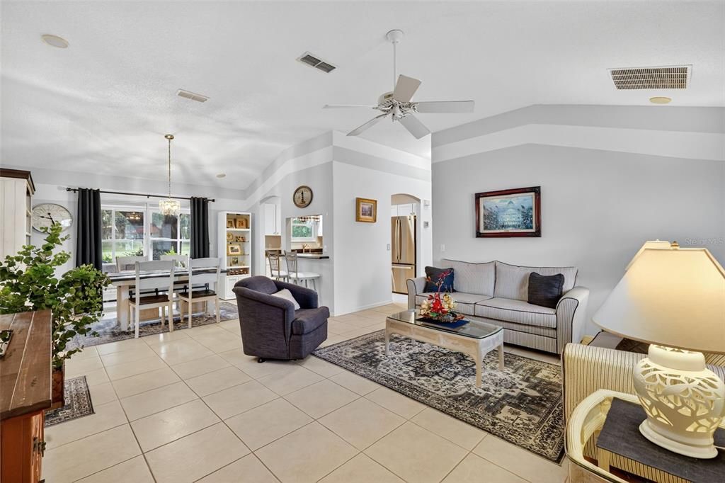 待售: $350,000 (2 贝兹, 2 浴室, 1248 平方英尺)