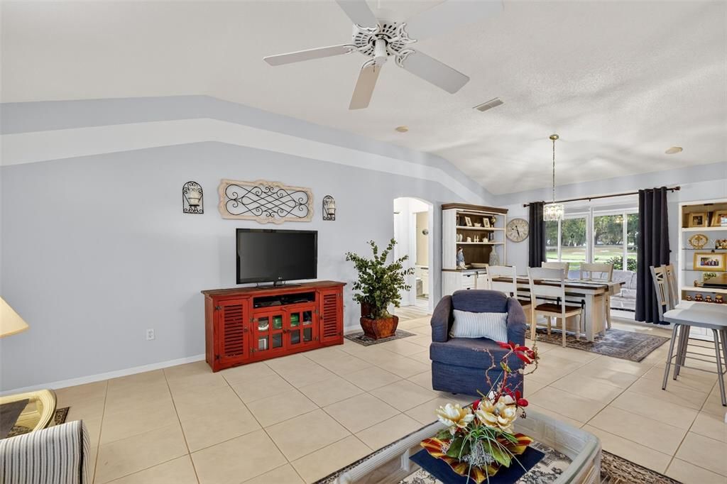 待售: $350,000 (2 贝兹, 2 浴室, 1248 平方英尺)