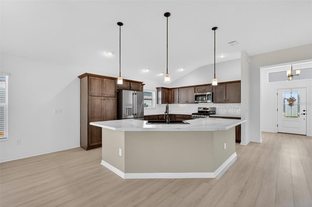 待售: $525,000 (3 贝兹, 3 浴室, 1905 平方英尺)