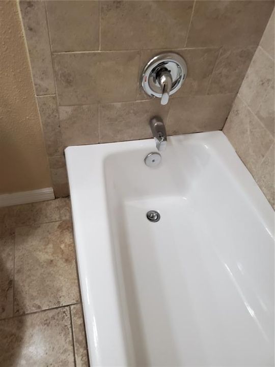 For Rent: $1,850 (3 beds, 1 baths, 1000 Square Feet)