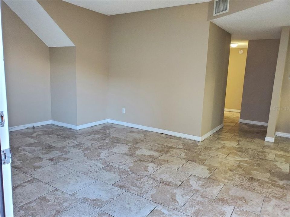 For Rent: $1,850 (3 beds, 1 baths, 1000 Square Feet)