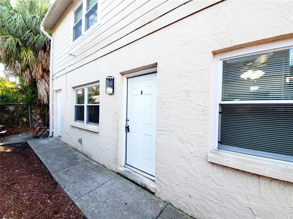 For Rent: $1,850 (3 beds, 1 baths, 1000 Square Feet)