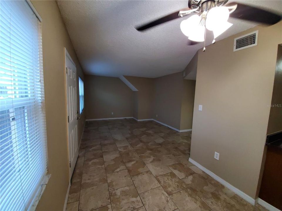 For Rent: $1,850 (3 beds, 1 baths, 1000 Square Feet)