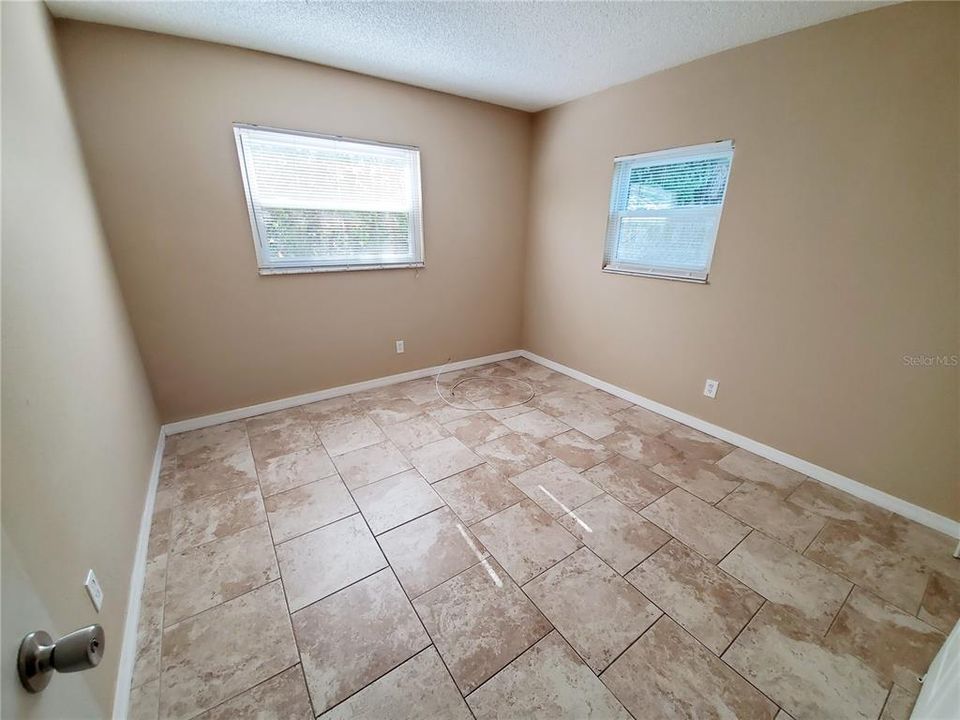 For Rent: $1,850 (3 beds, 1 baths, 1000 Square Feet)