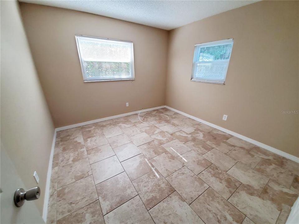 For Rent: $1,850 (3 beds, 1 baths, 1000 Square Feet)