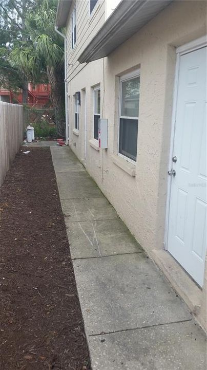 For Rent: $1,850 (3 beds, 1 baths, 1000 Square Feet)